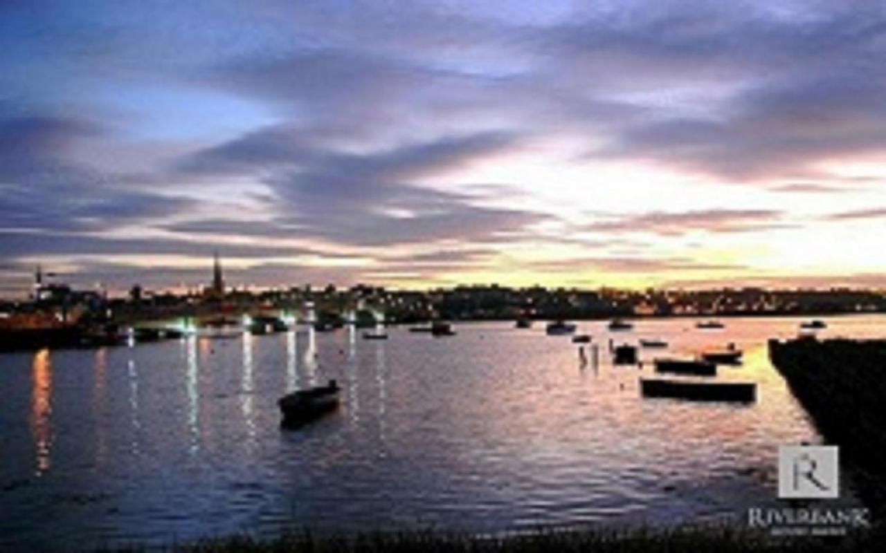 Riverbank House Hotel