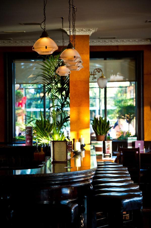Riverbank House Hotel 3*