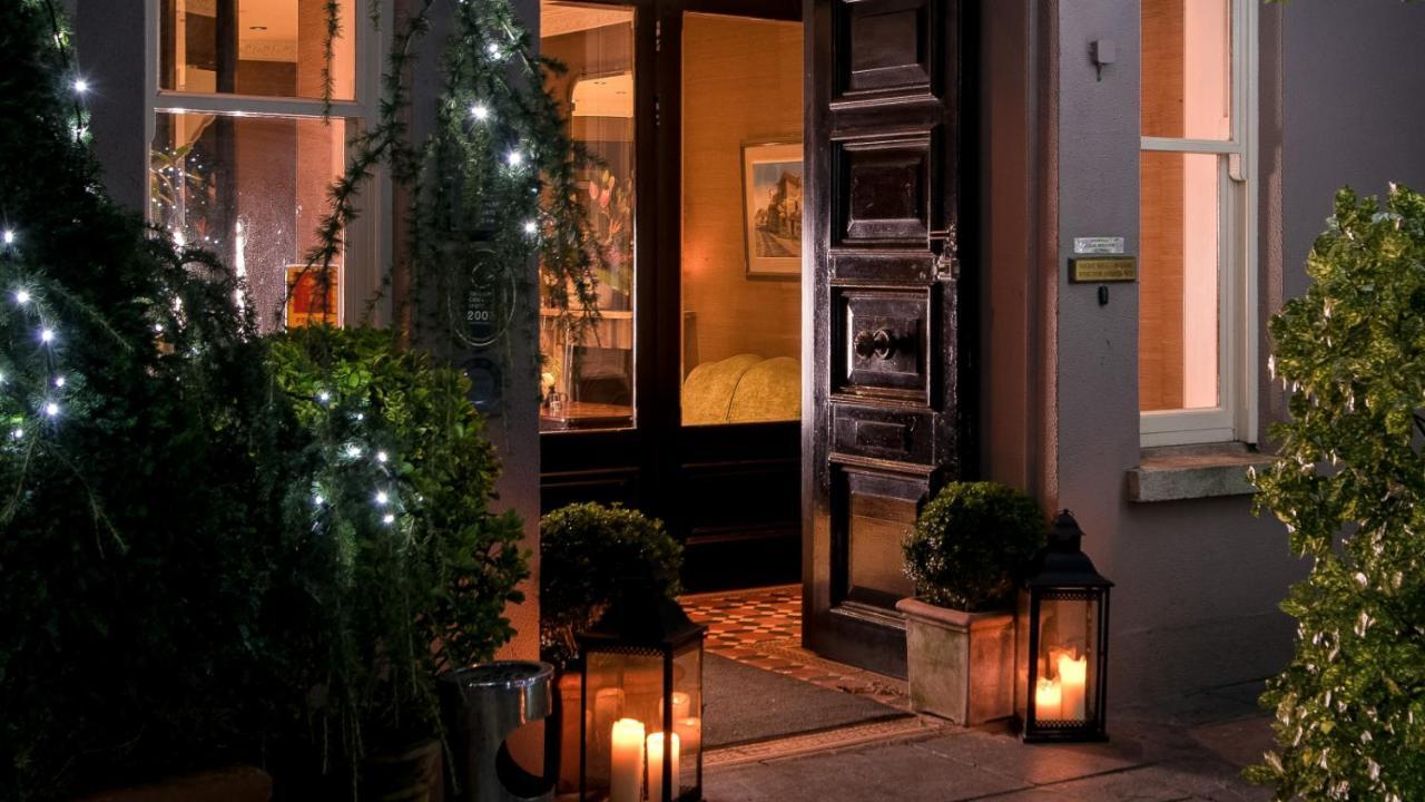 Riverbank House 3*