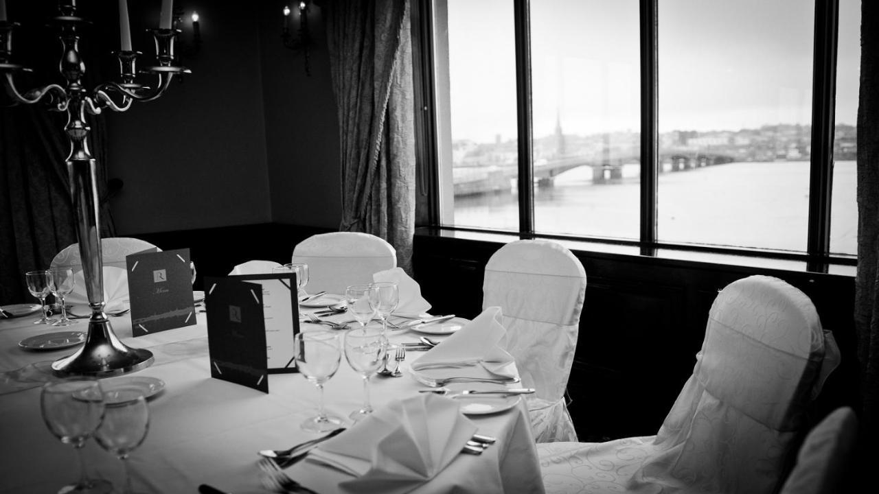 Riverbank House 3*